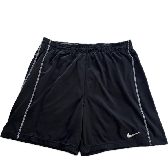Nike DriFit Men Shorts Size L Black - Picture 1 of 6